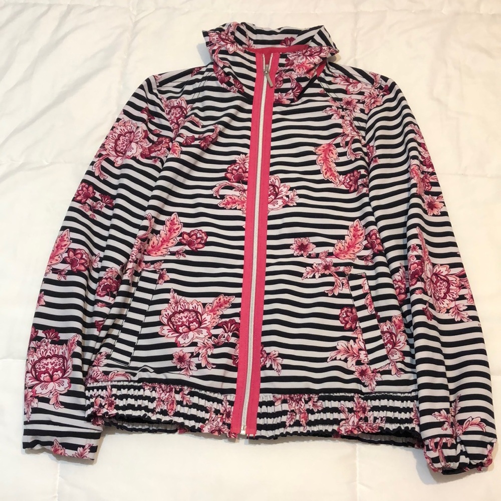 Chicos Lightweight Jacket with zipper and pockets